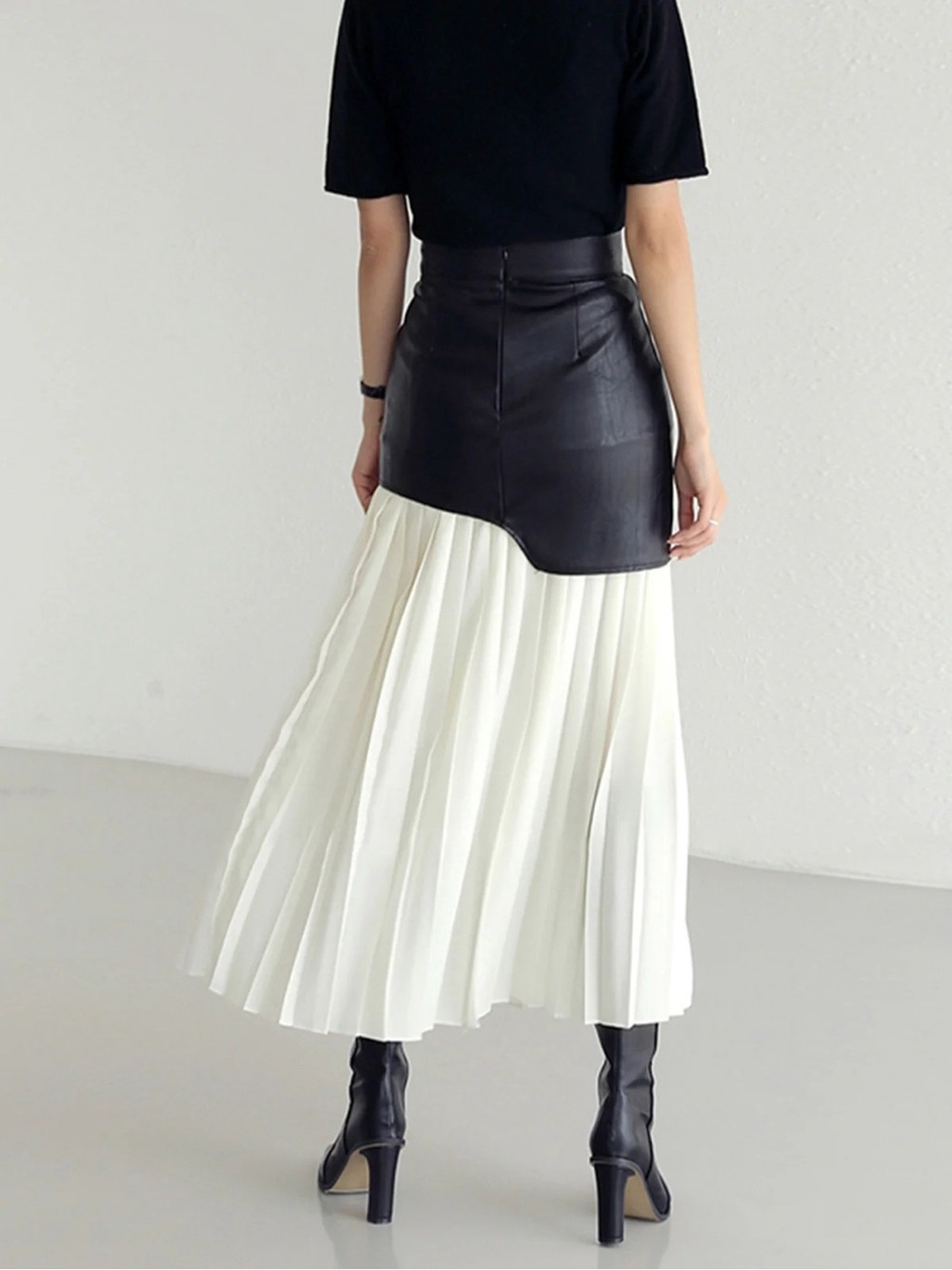 Pleated Contrast High Rise Skirt - Picture 3 of 4